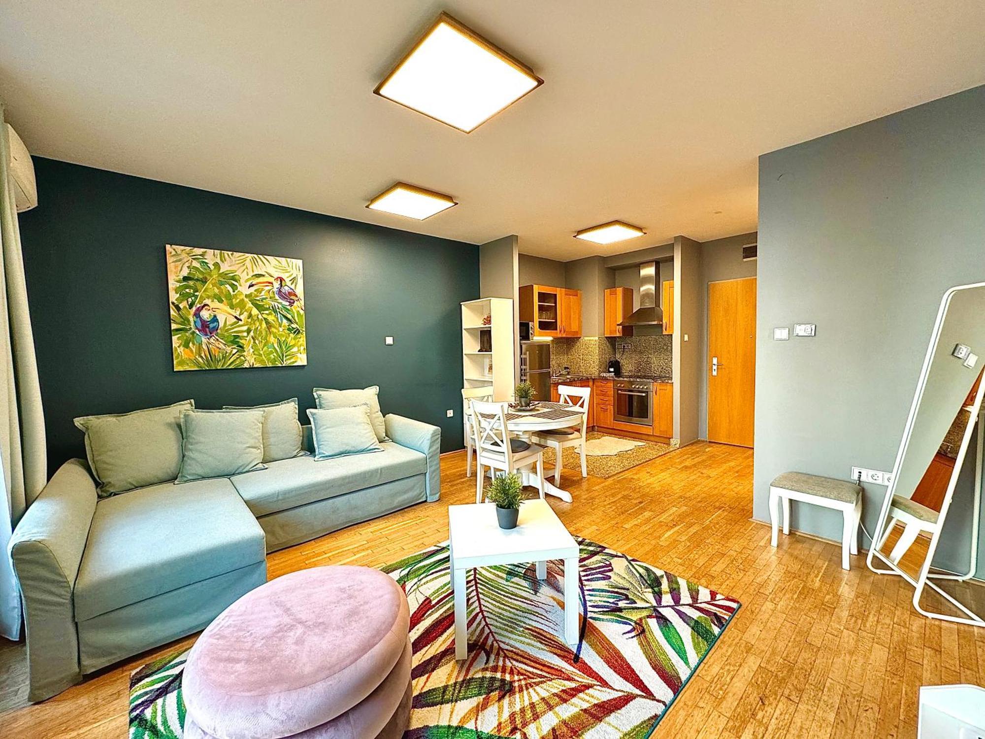 Apartment Vibrant Escape-kazincy